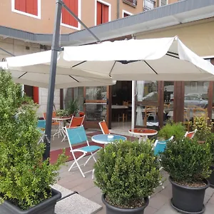 https://domus-hotel-adele.hotelinveneto.com